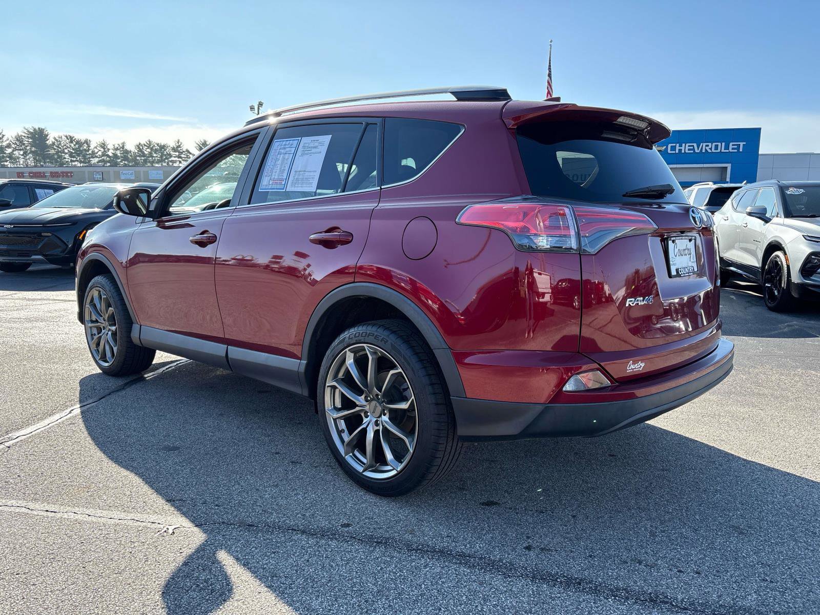 Used 2018 Toyota RAV4 LE image 4