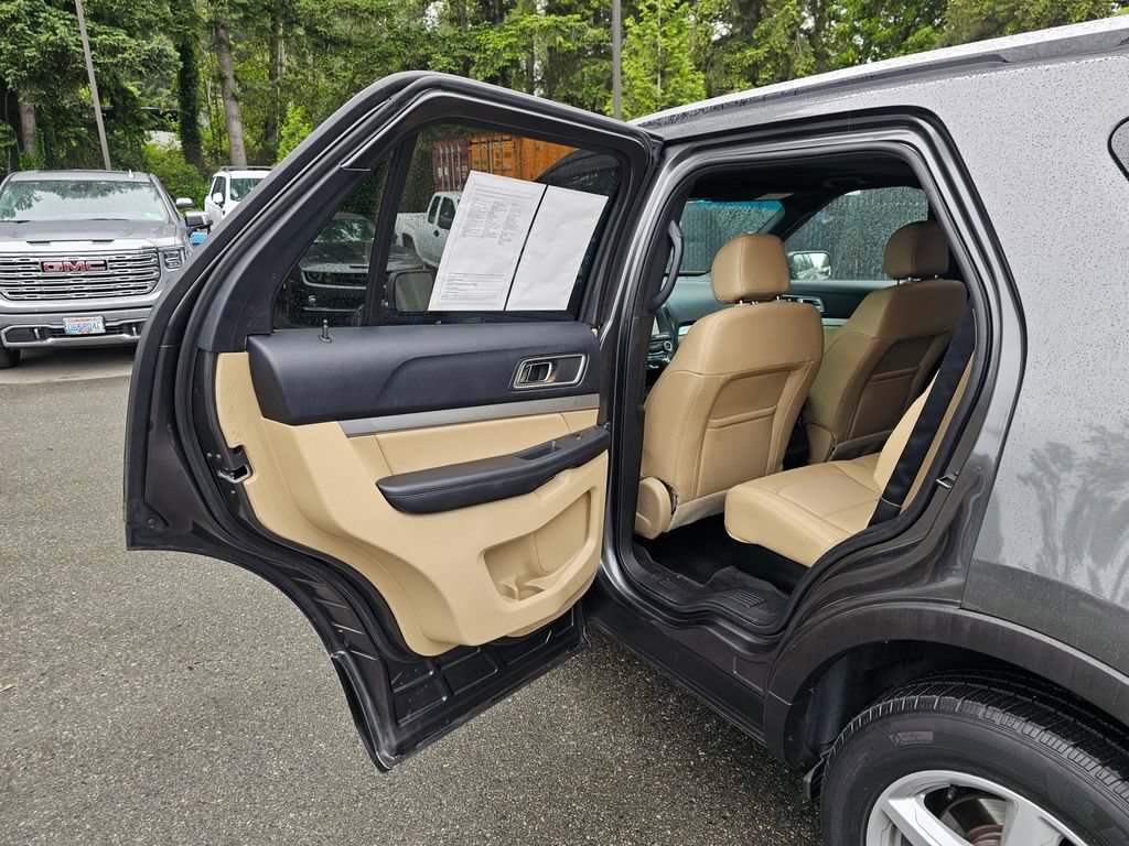 Used 2016 Ford Explorer XLT w/ Equipment Group 202A AWD/4WD image 16