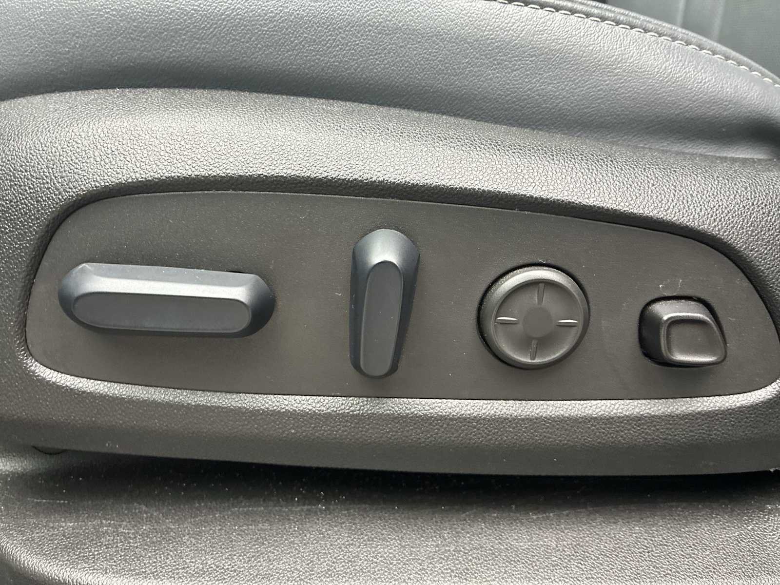 Used 2024 Buick Enclave Premium AWD/4WD image 14