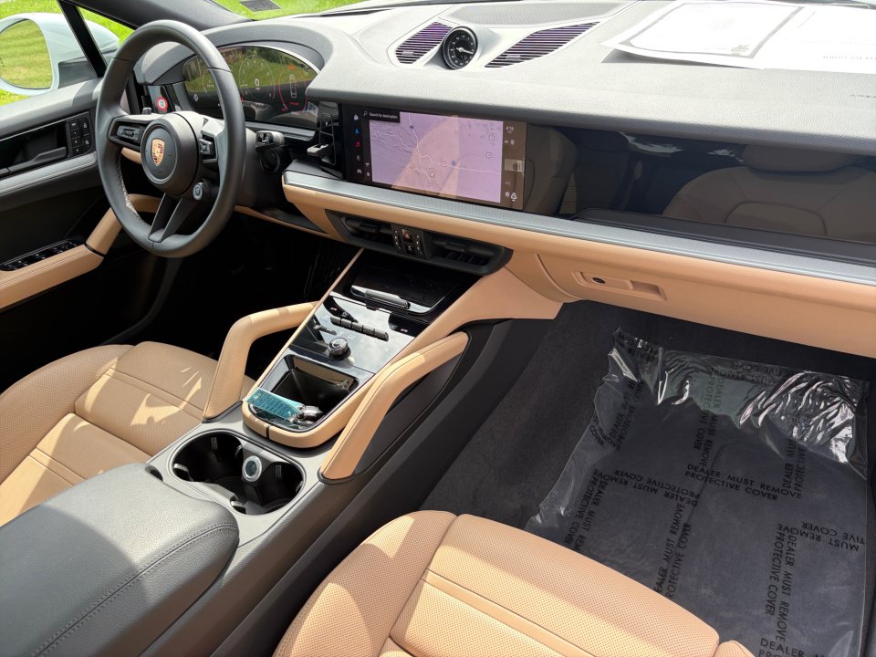 Certified 2025 Porsche Cayenne Coupe AWD/4WD image 18
