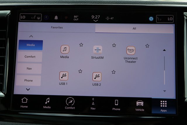New 2023 Chrysler Pacifica Limited w/ Uconnect Theater Family Group FWD image 25
