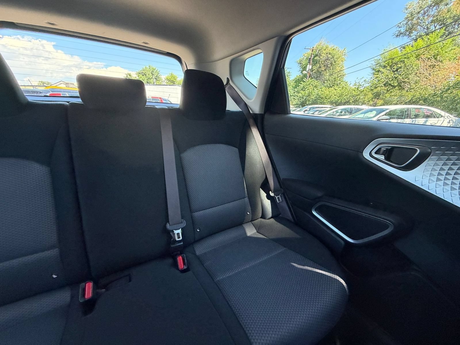Used 2025 Kia Soul LX w/ LX Technology Package FWD image 34