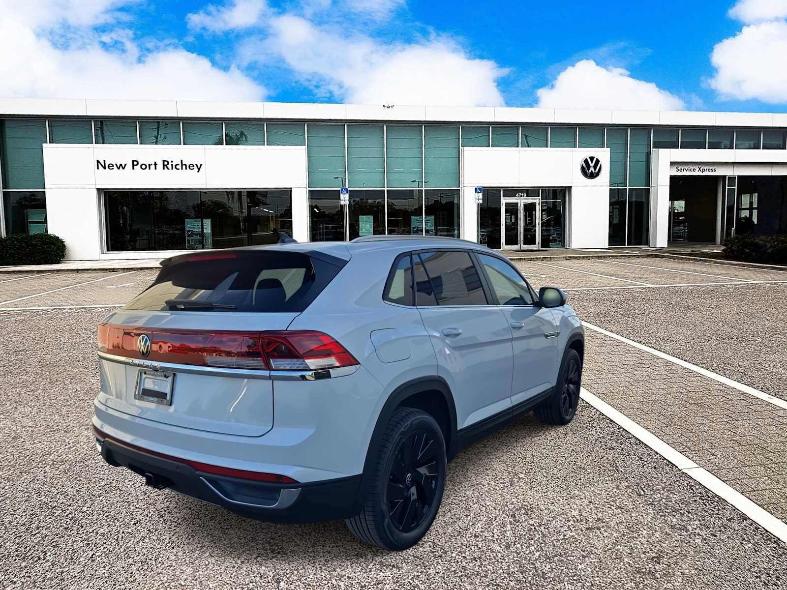Used 2026 Volkswagen Atlas Cross Sport SE image 8