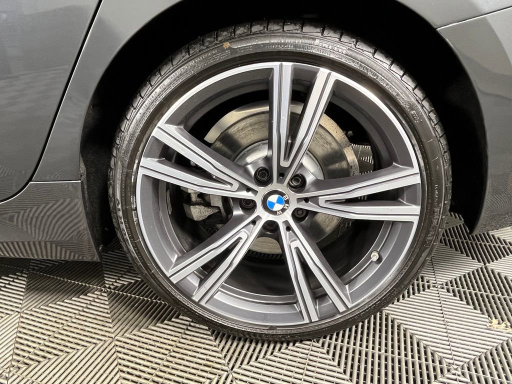 Certified 2022 BMW 330i xDrive Sedan w/ Driving Assistance Package image 14