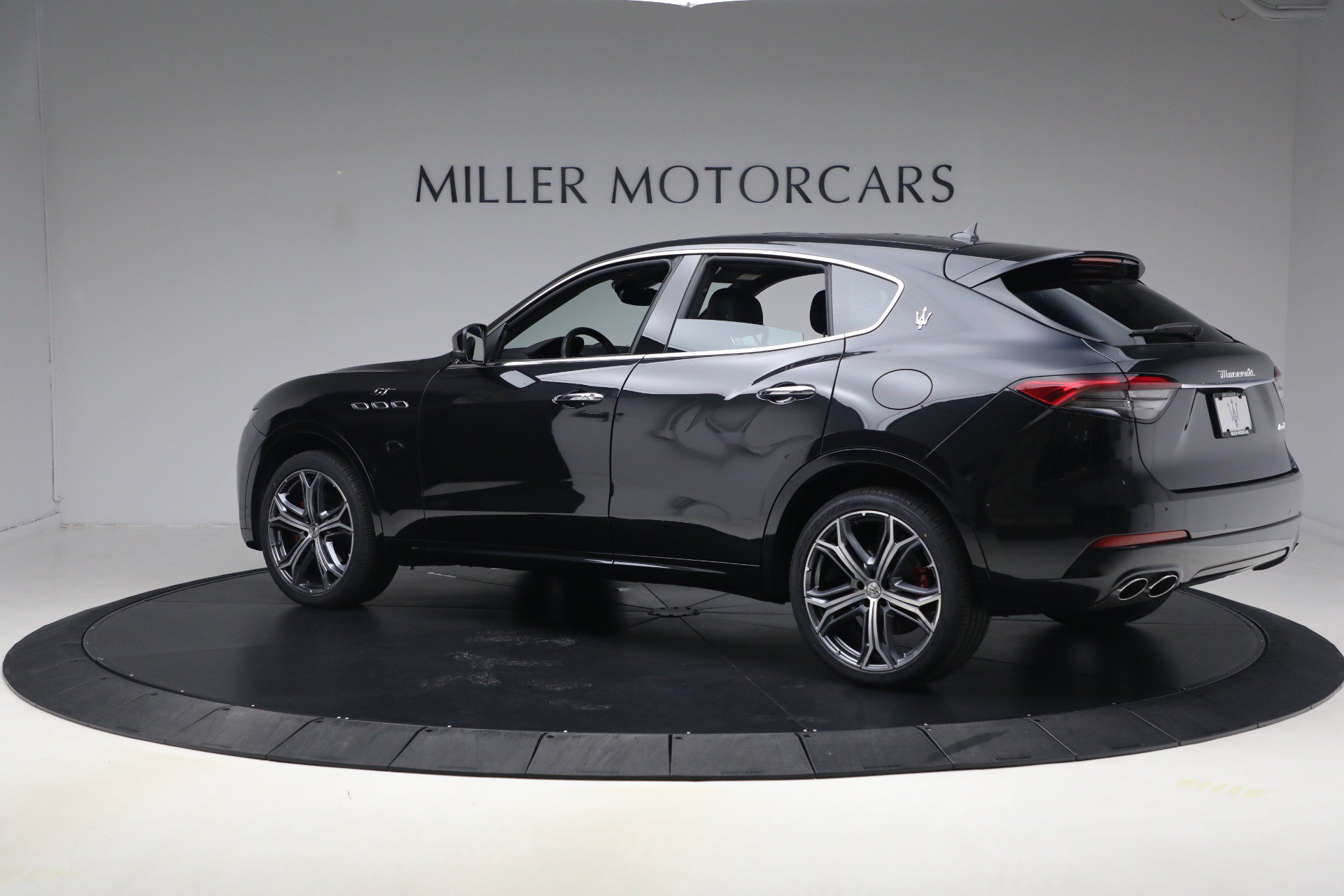 Certified 2023 Maserati Levante GT AWD/4WD image 4