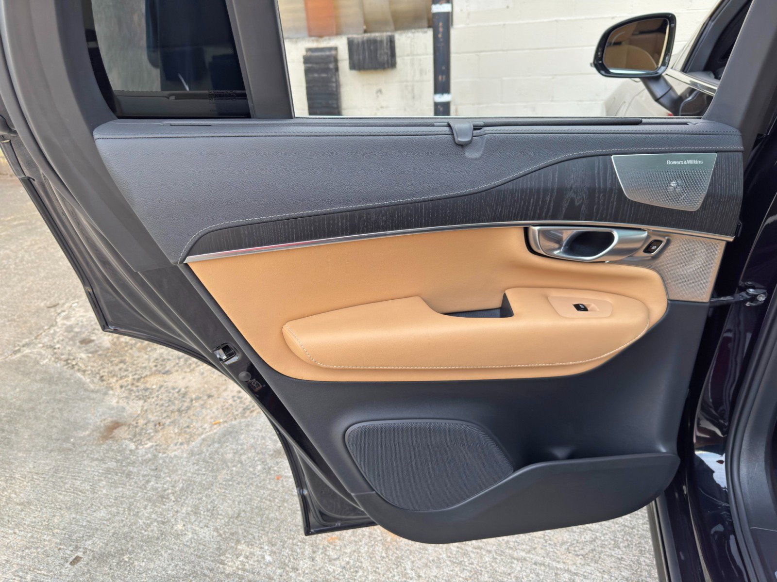 Used 2024 Volvo XC90 T8 Ultimate w/ Lounge Package AWD/4WD image 48