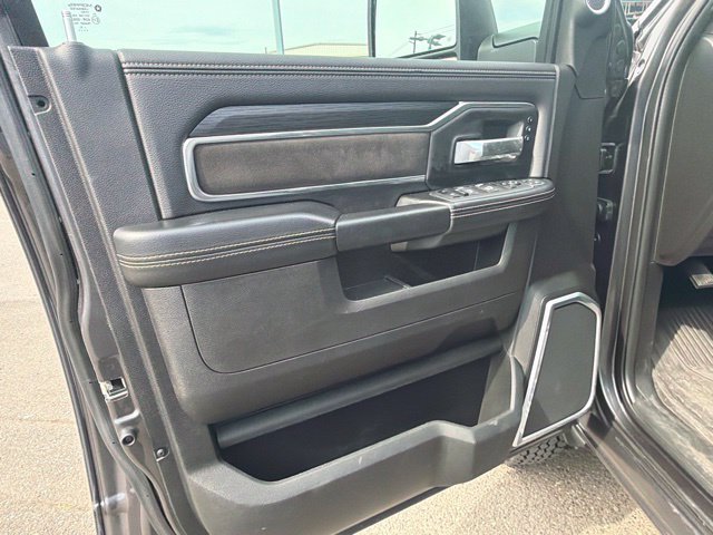 Used 2023 RAM 3500 Laramie AWD/4WD image 17