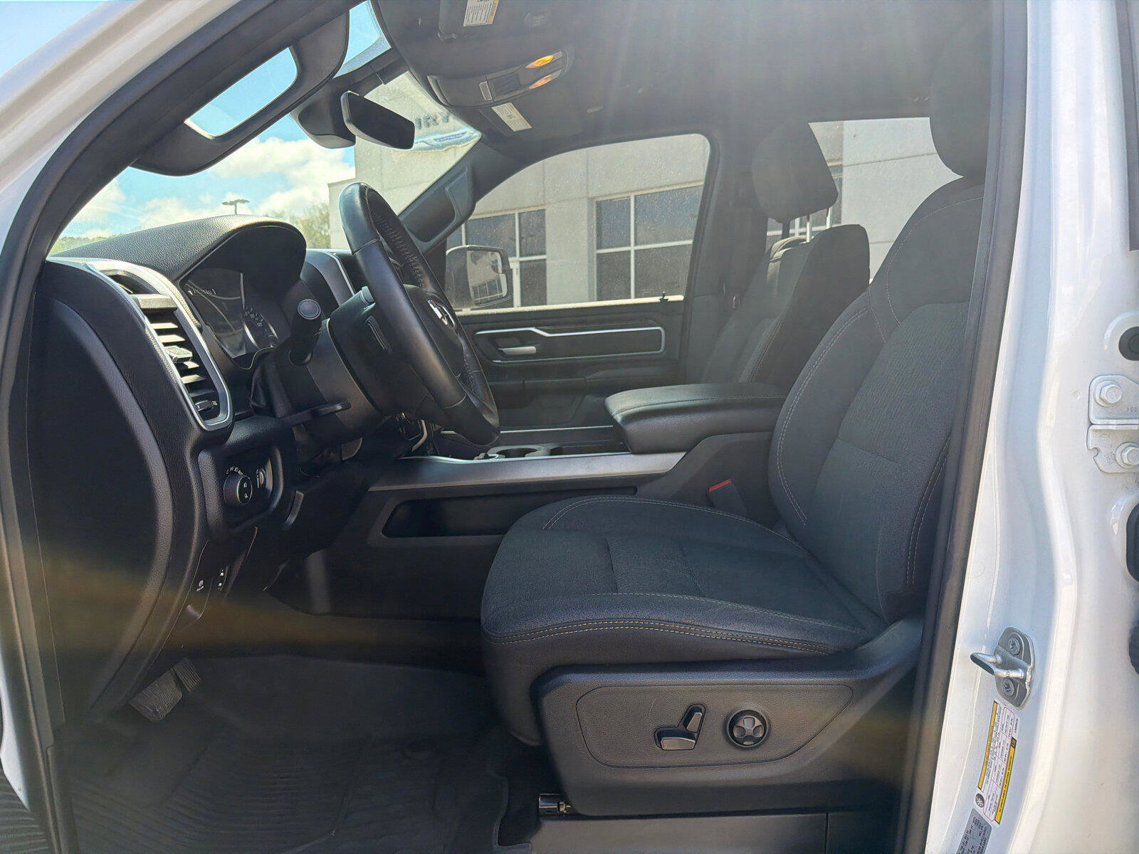 Used 2020 RAM 1500 Big Horn AWD/4WD image 15