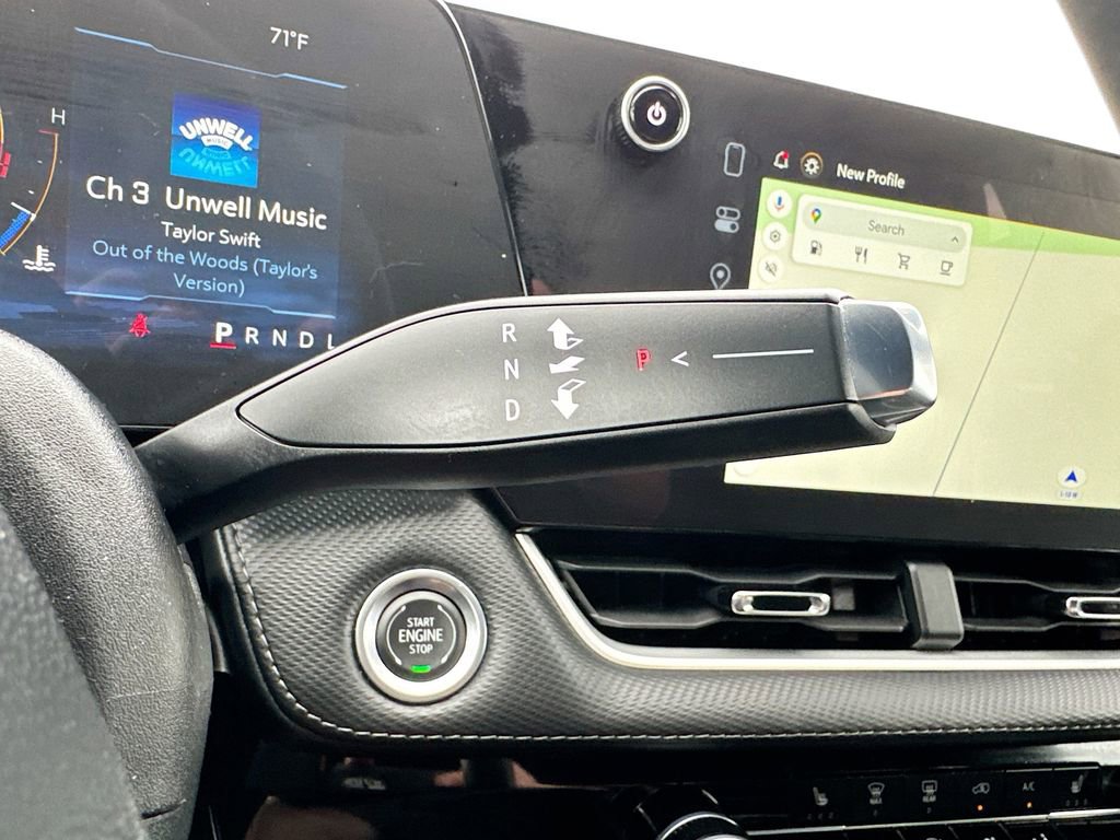 Used 2025 Chevrolet Equinox LT image 32