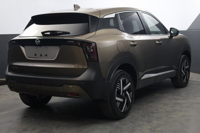 Used 2025 Nissan Kicks SV image 5