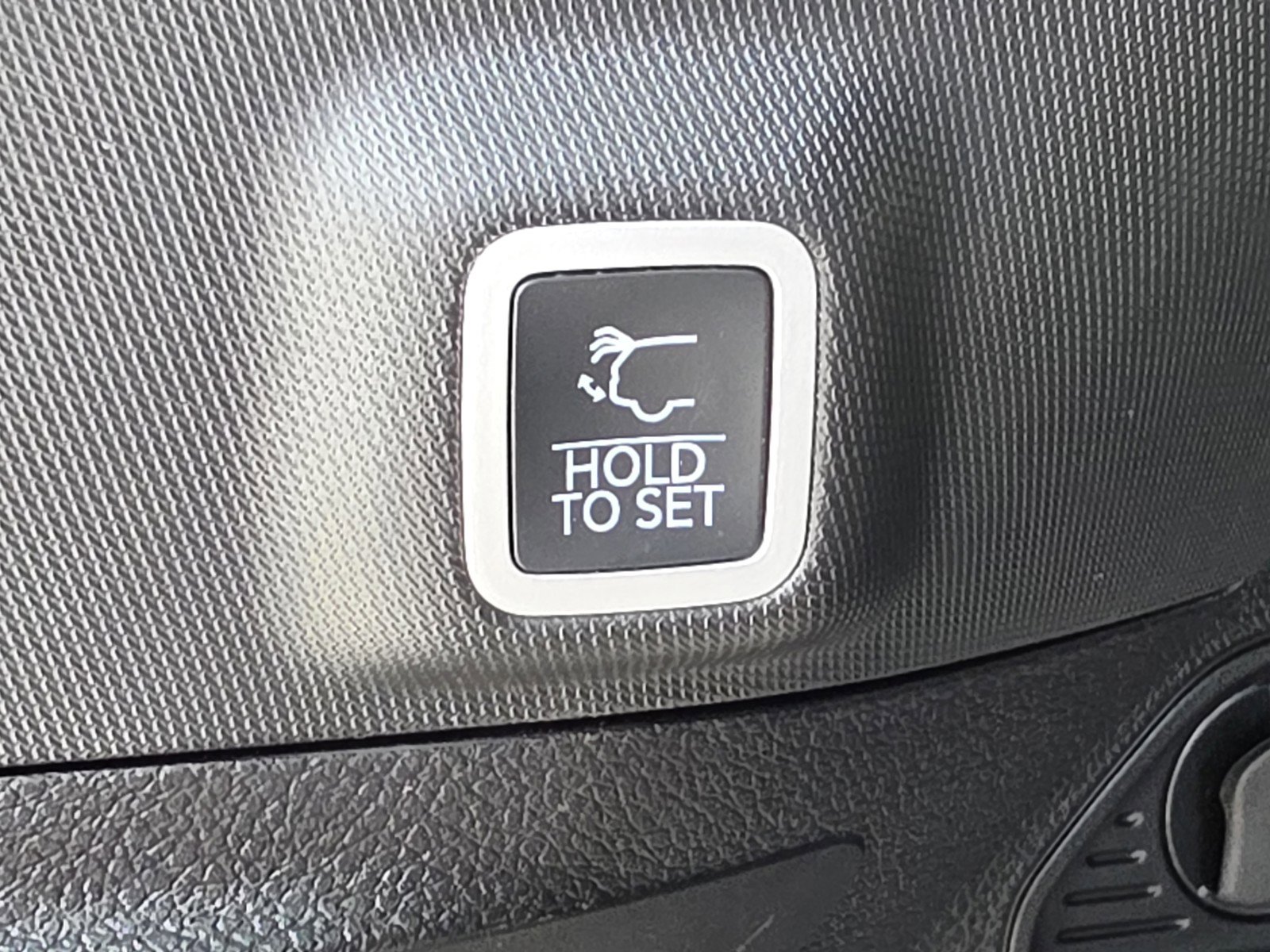 Used 2025 Jeep Grand Cherokee Laredo X w/ Luxury Tech Group I image 14