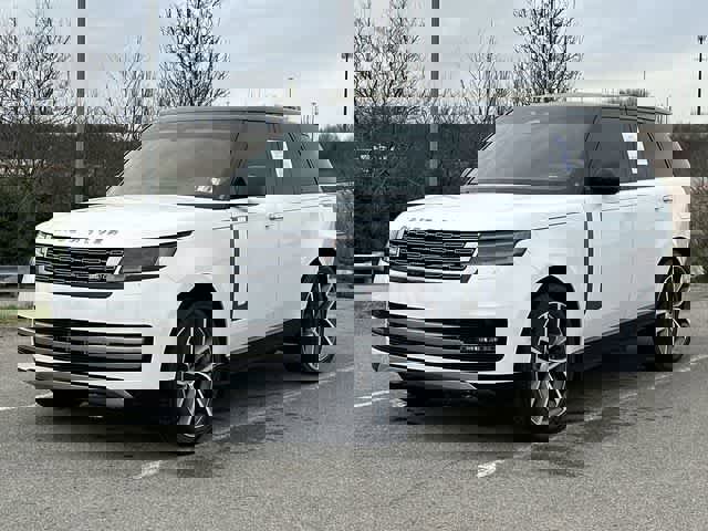Used 2025 Land Rover Range Rover SE image 1
