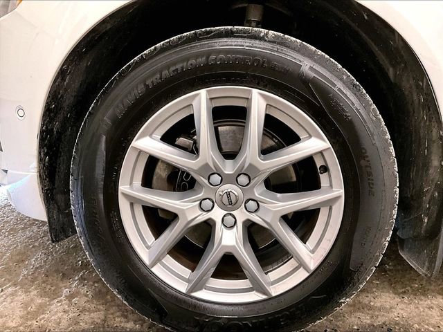Used 2019 Volvo XC60 T5 Momentum w/ Multimedia Package AWD/4WD image 8