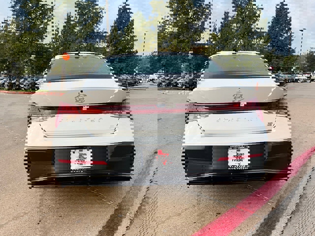 Used 2025 Hyundai Elantra Limited image 7