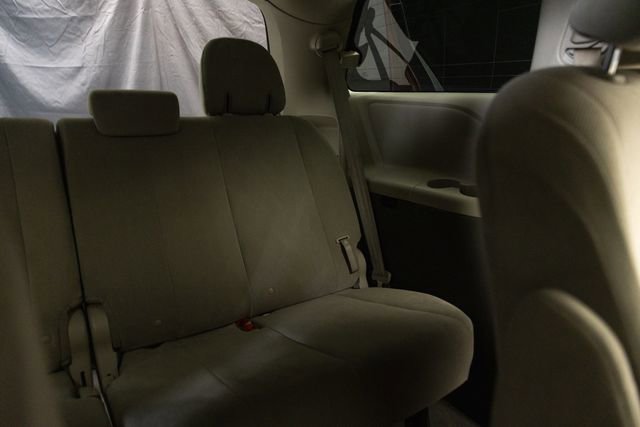 Used 2020 Toyota Sienna L FWD image 21