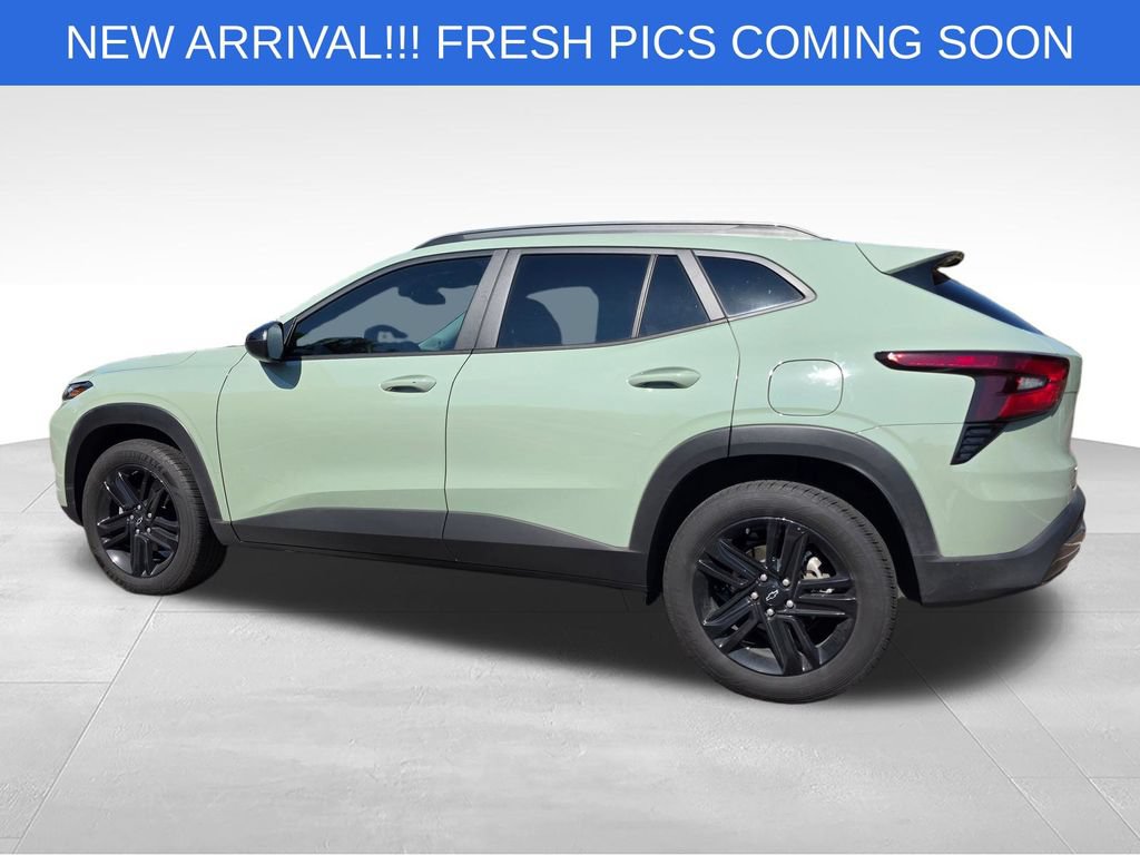 Used 2025 Chevrolet Trax ACTIV w/ Sunroof Package FWD image 4