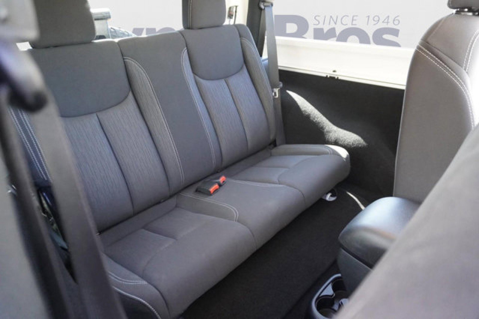 Used 2018 Jeep Wrangler Sahara w/ Connectivity Group image 14