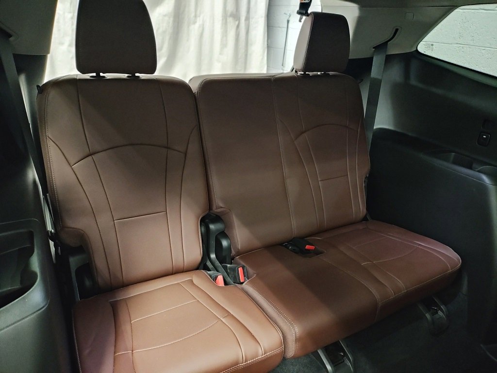 Used 2021 Buick Enclave Avenir w/ Avenir Technology Package image 15