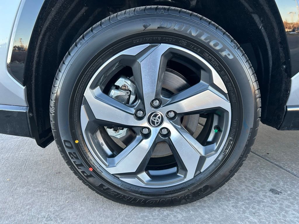 Used 2025 Toyota RAV4 SE w/ Weather & Moonroof Package image 30