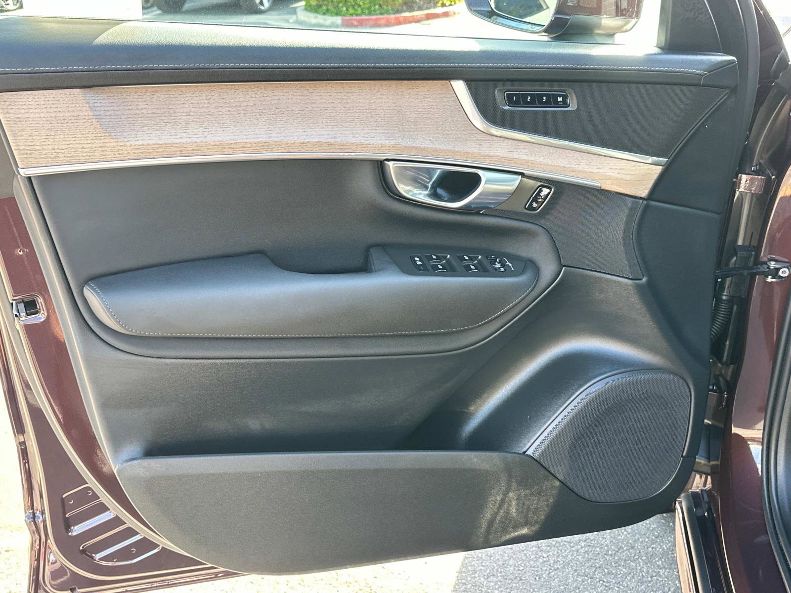 Certified 2025 Volvo XC90 B5 Core w/ Protection Package Premier image 15