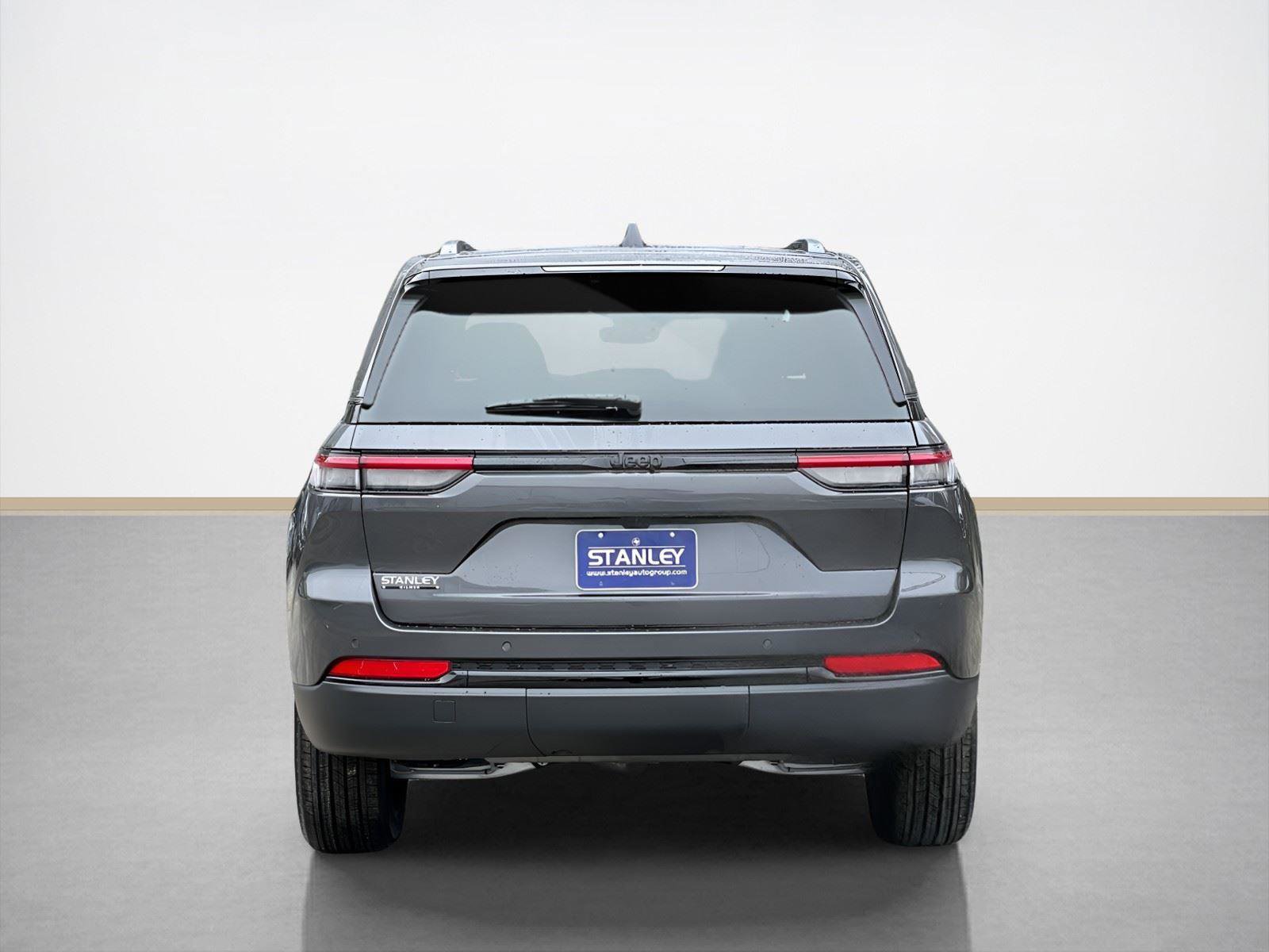 New 2025 Jeep Grand Cherokee Altitude image 6