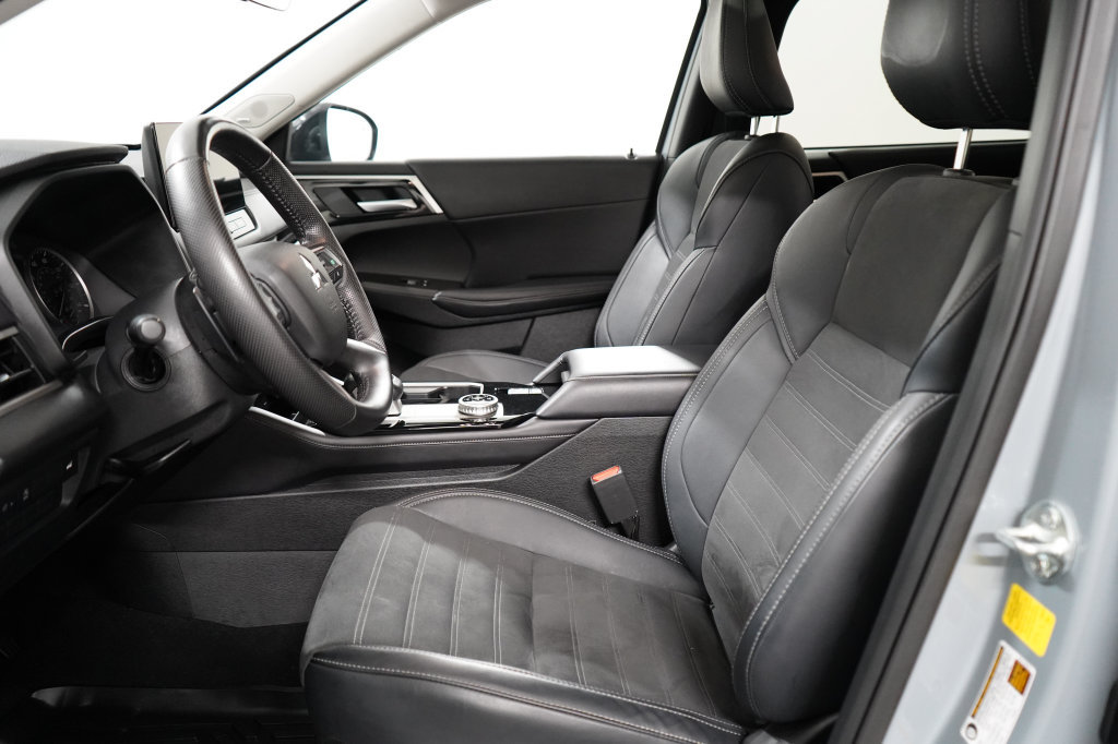 Used 2026 Mitsubishi Outlander AWD image 13