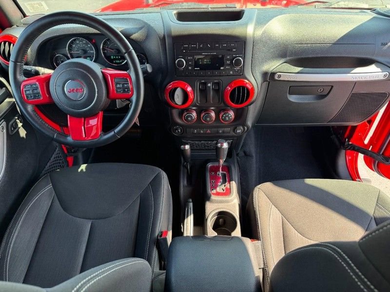 Used 2016 Jeep Wrangler Sahara w/ Connectivity Group image 11