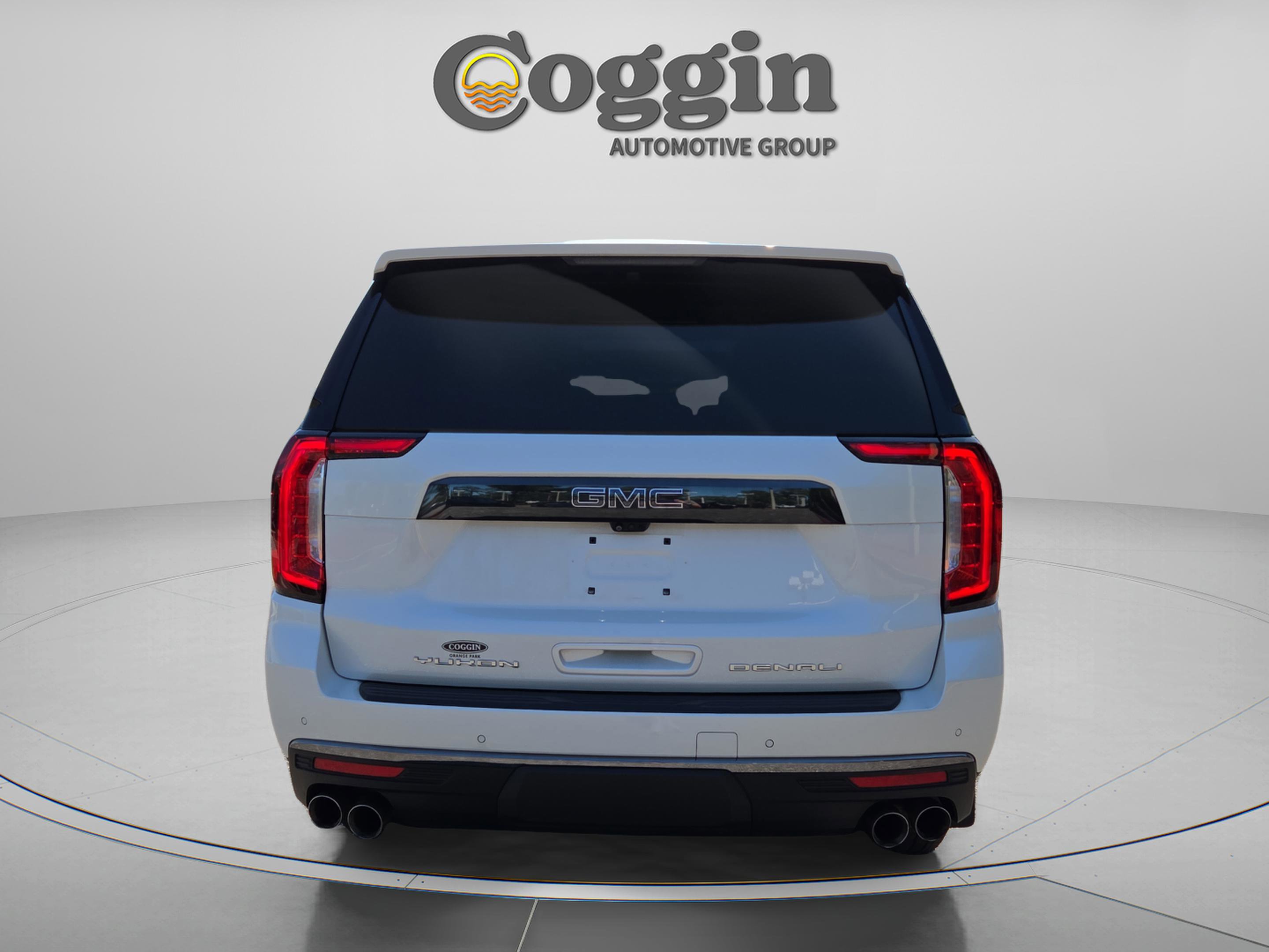Certified 2023 GMC Yukon XL Denali Ultimate w/ LPO, Floor Liner Package AWD/4WD image 4