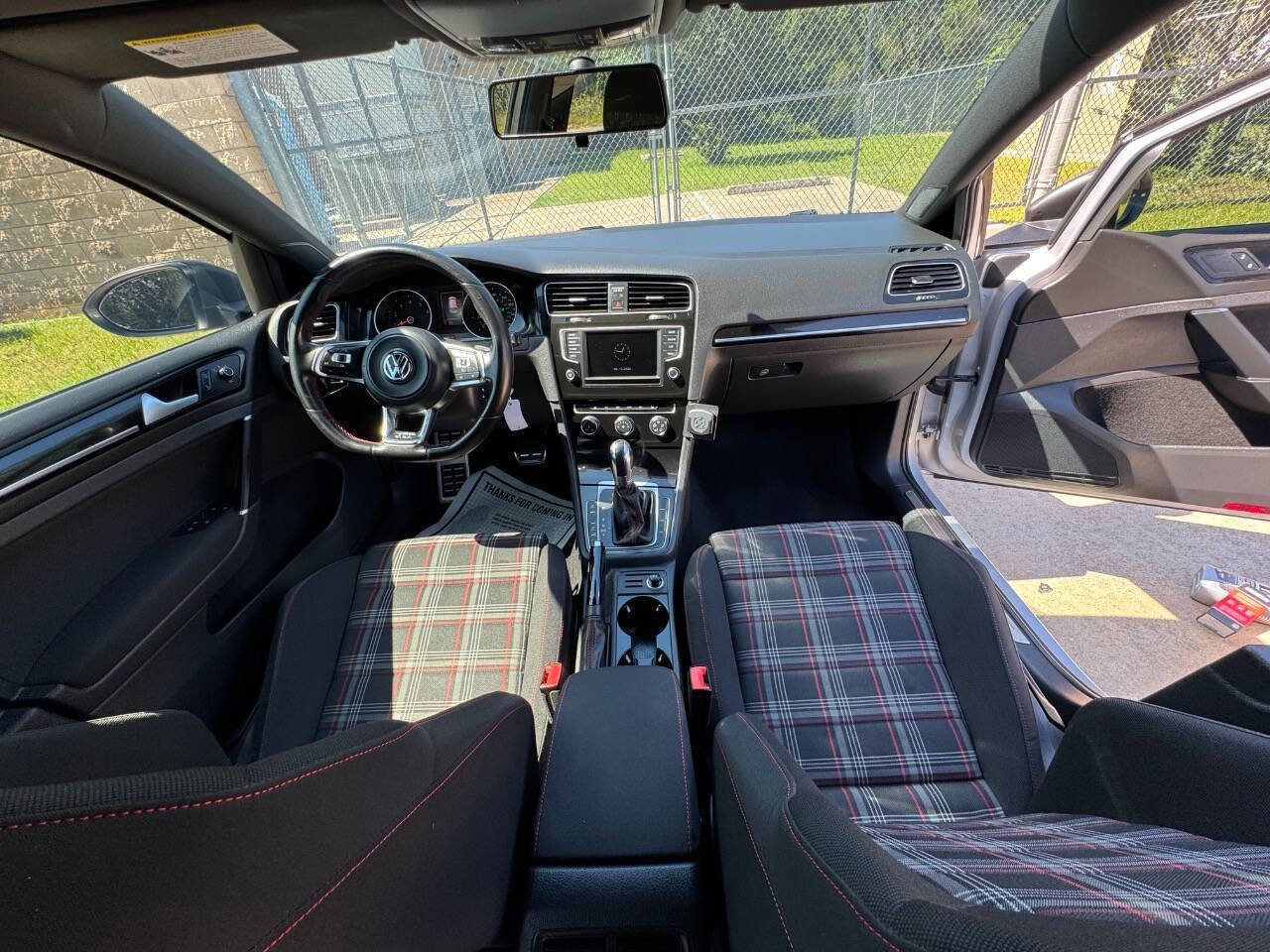 Used 2016 Volkswagen Golf 4-Door FWD image 30