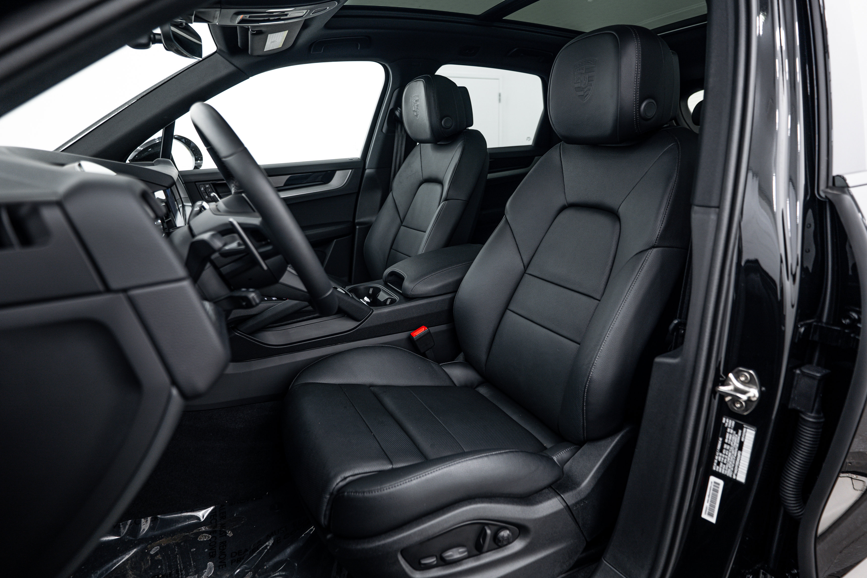 Certified 2025 Porsche Cayenne image 5