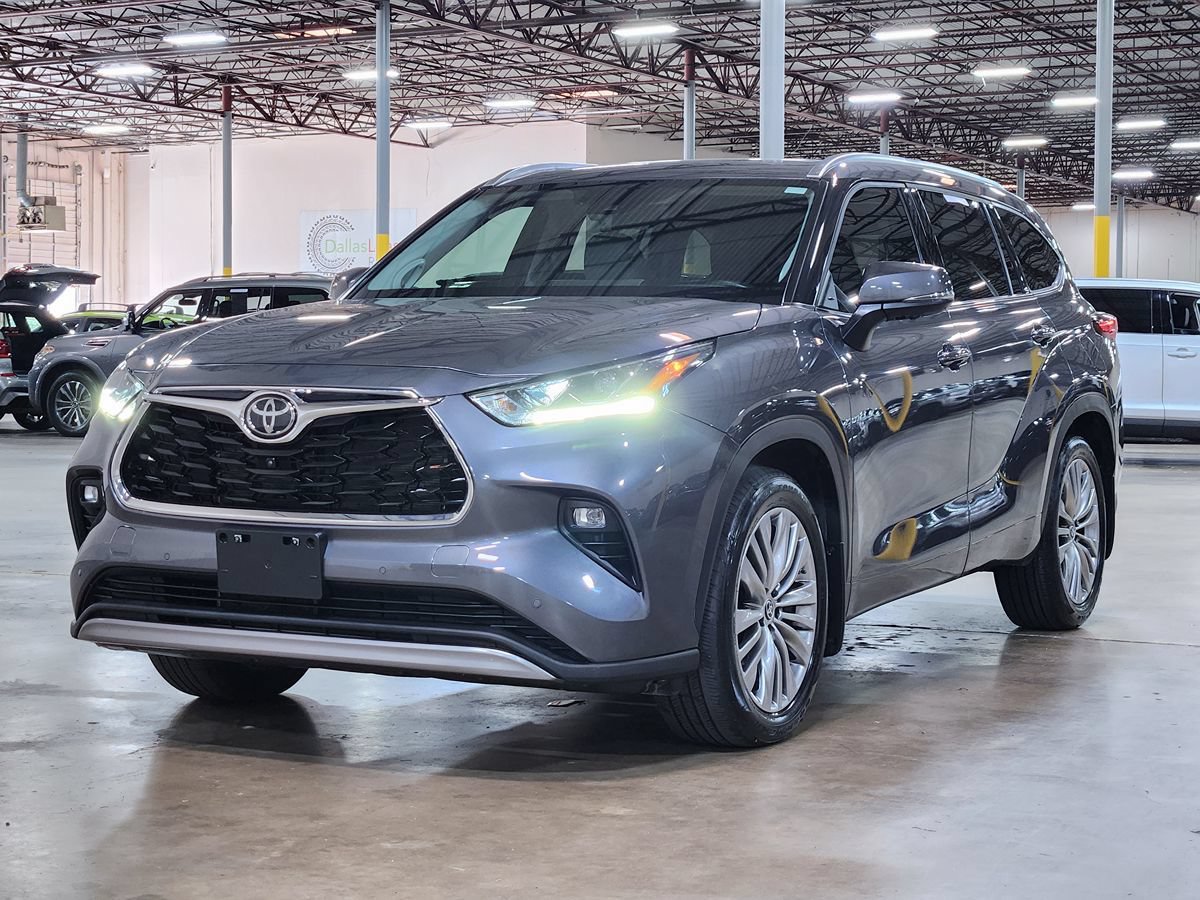 Used 2023 Toyota Highlander Platinum FWD image 4