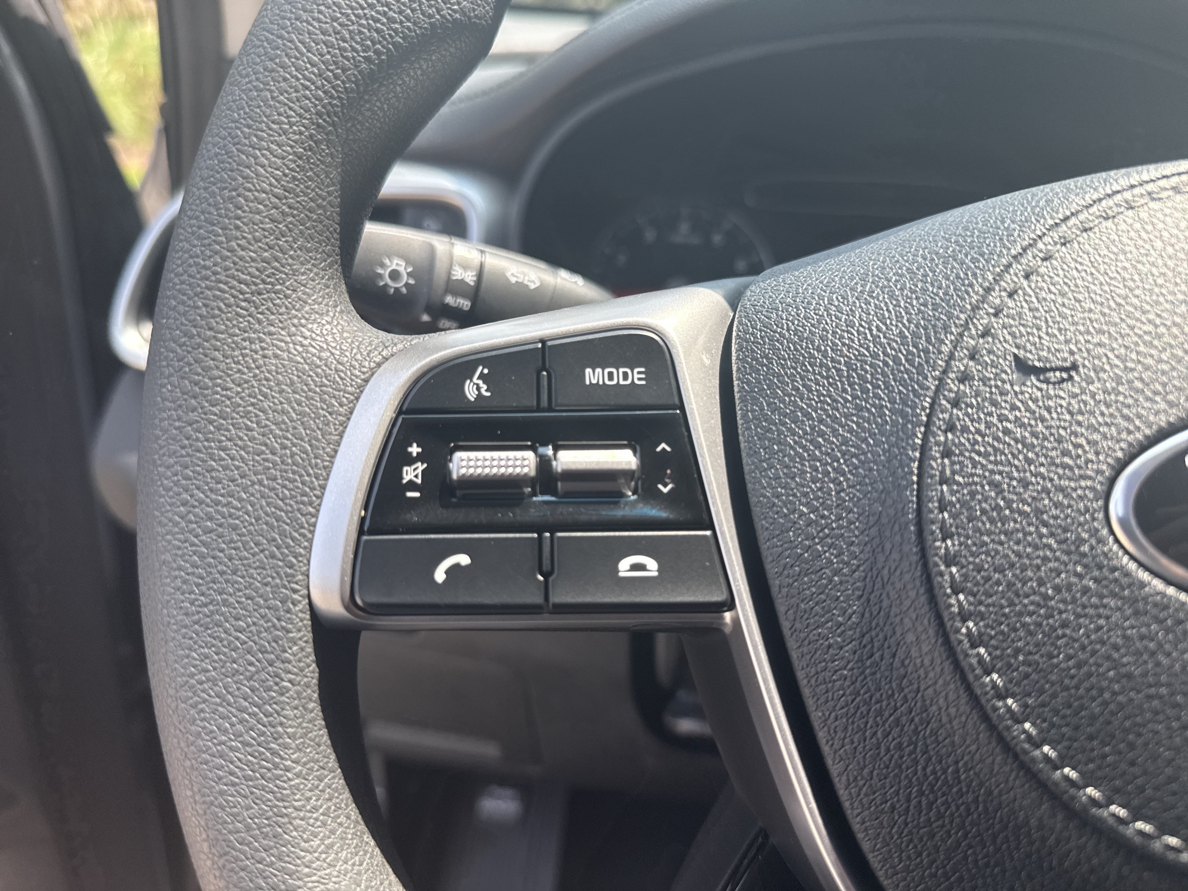 Used 2020 Kia Sorento LX FWD image 24