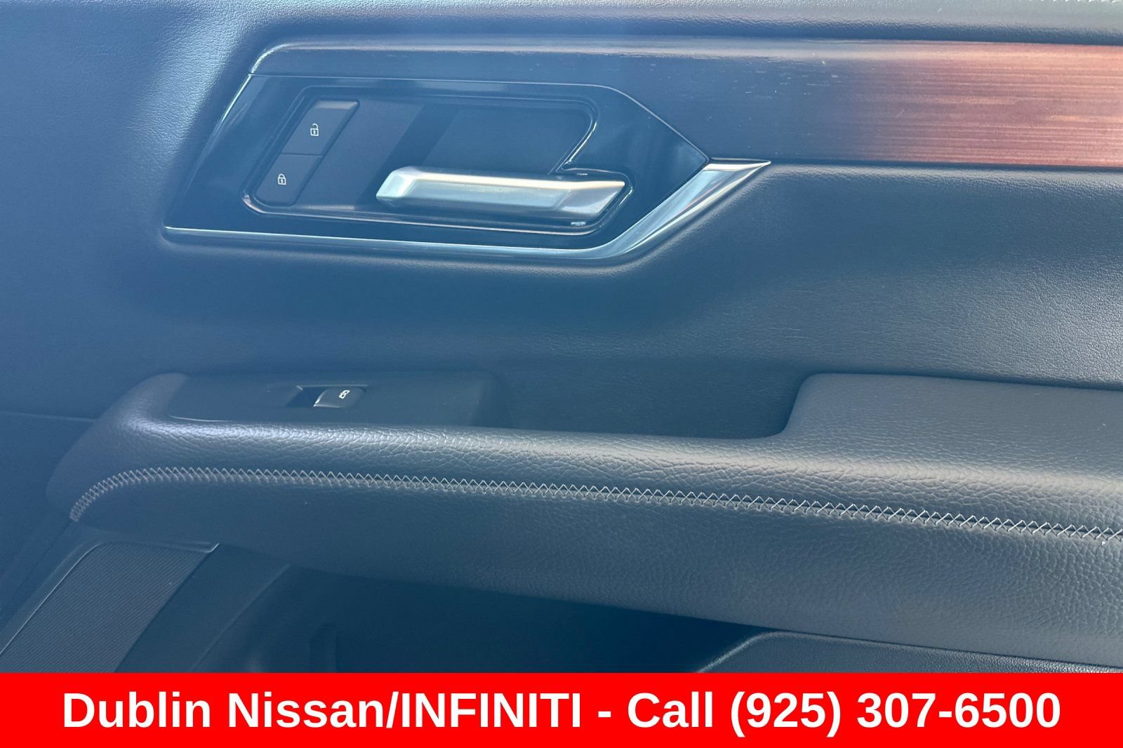 Used 2025 GMC Yukon XL Denali AWD/4WD image 23