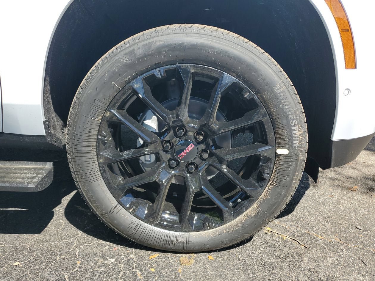 New 2026 GMC Yukon XL Denali w/ Sun & Power Step Package AWD/4WD image 6