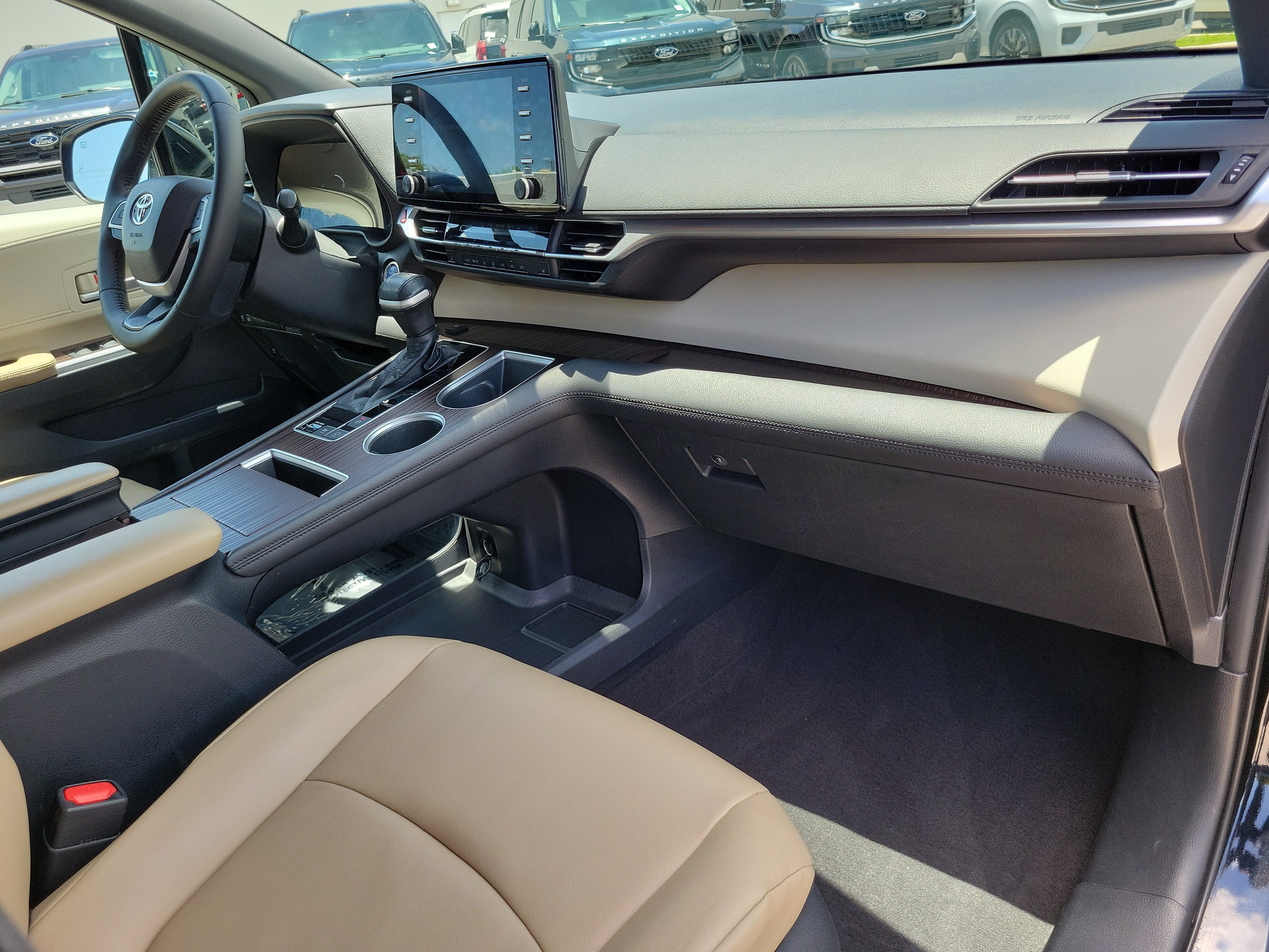Used 2021 Toyota Sienna XLE FWD image 21