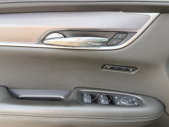 Used 2025 Cadillac XT6 Luxury FWD image 21