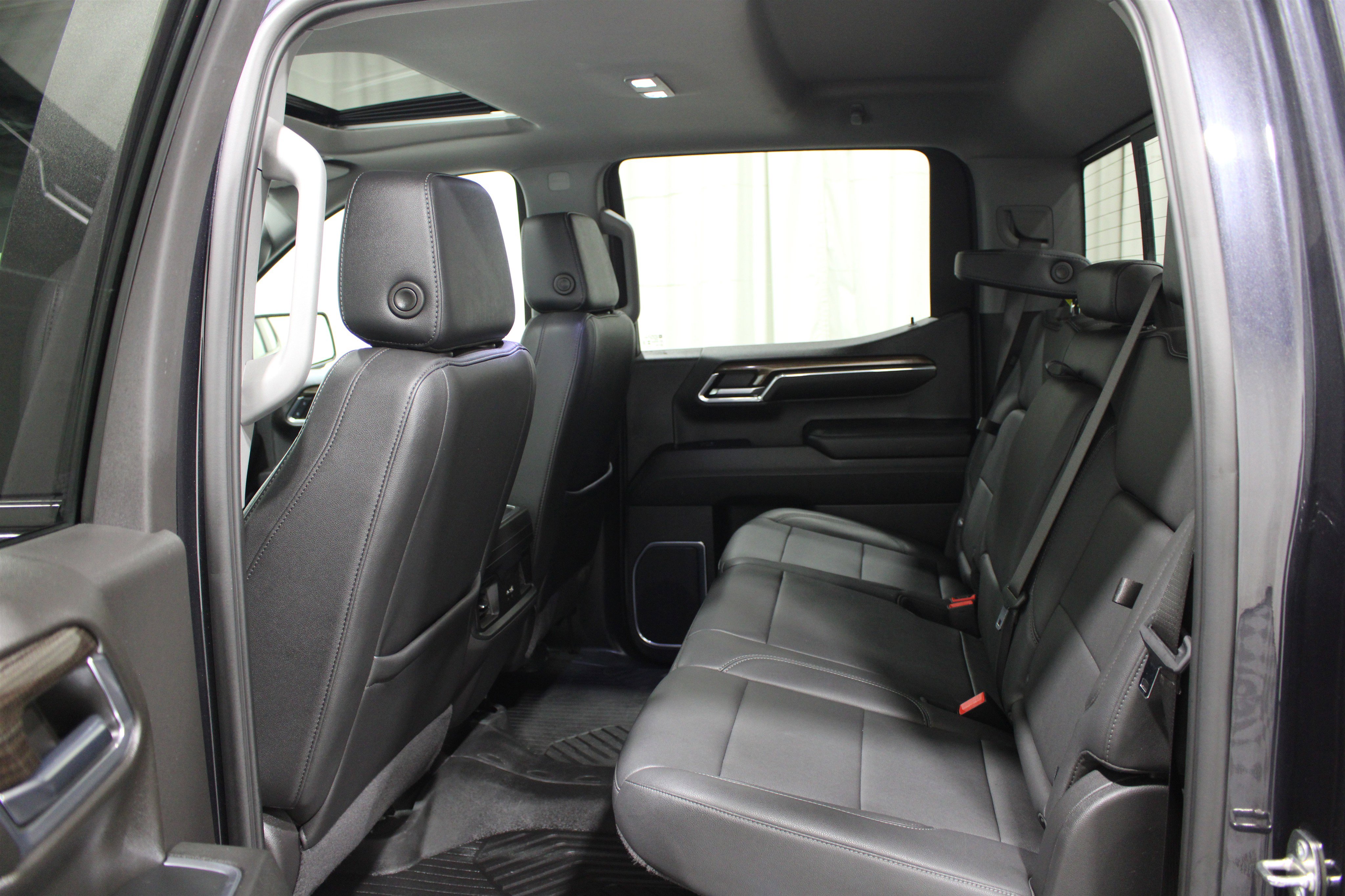 Used 2024 Chevrolet Silverado 1500 LT Trail Boss w/ LT Trail Boss Premium Package AWD/4WD image 19