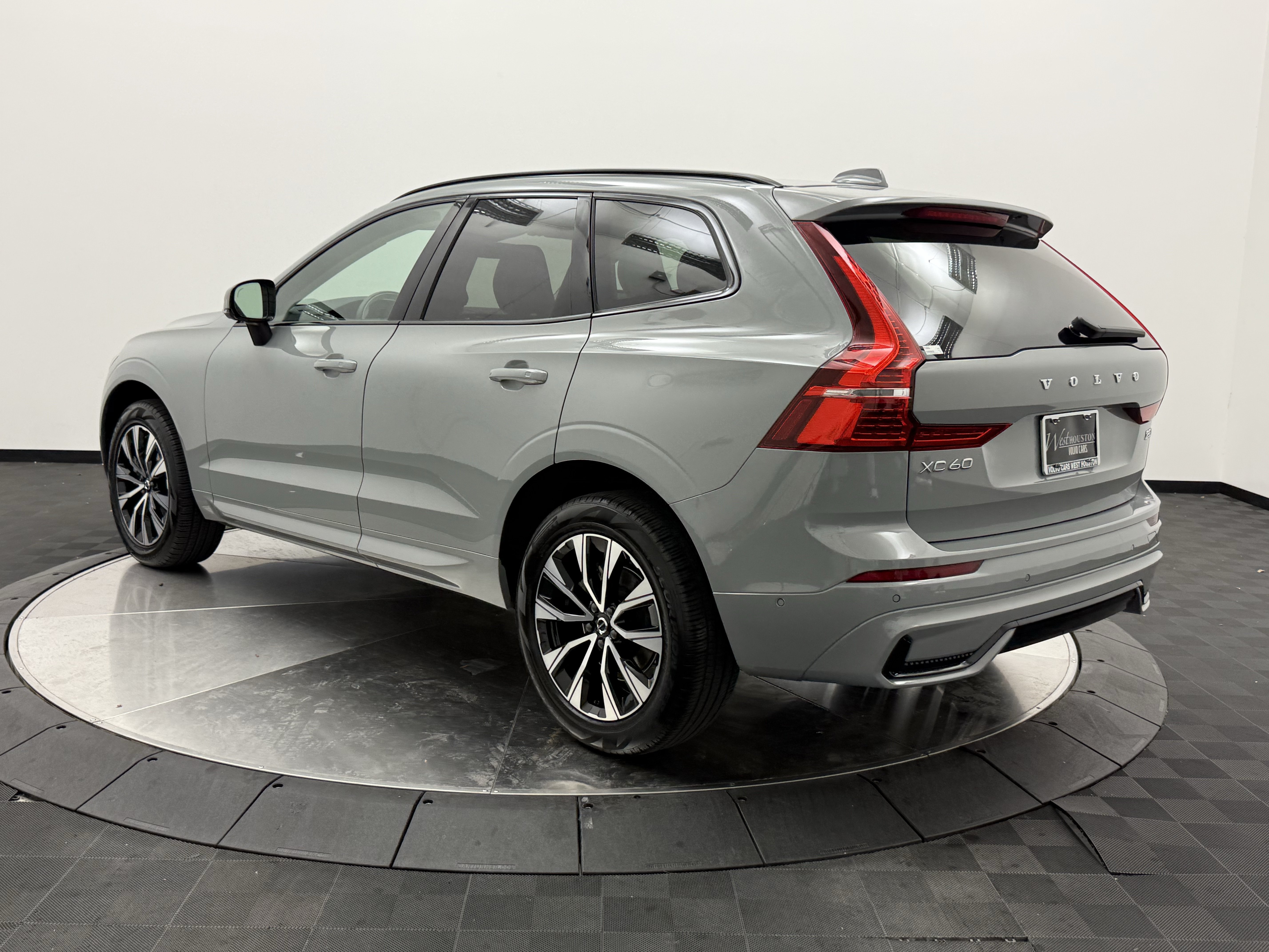 Certified 2024 Volvo XC60 B5 Plus w/ Protection Package AWD/4WD image 5