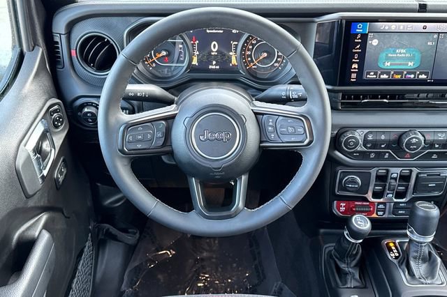 Used 2025 Jeep Gladiator Rubicon w/ Convenience Group image 16