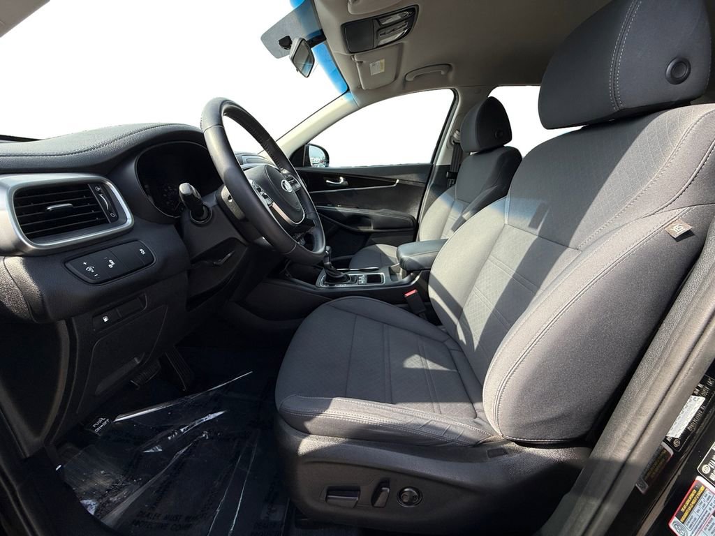 Used 2019 Kia Sorento S image 9