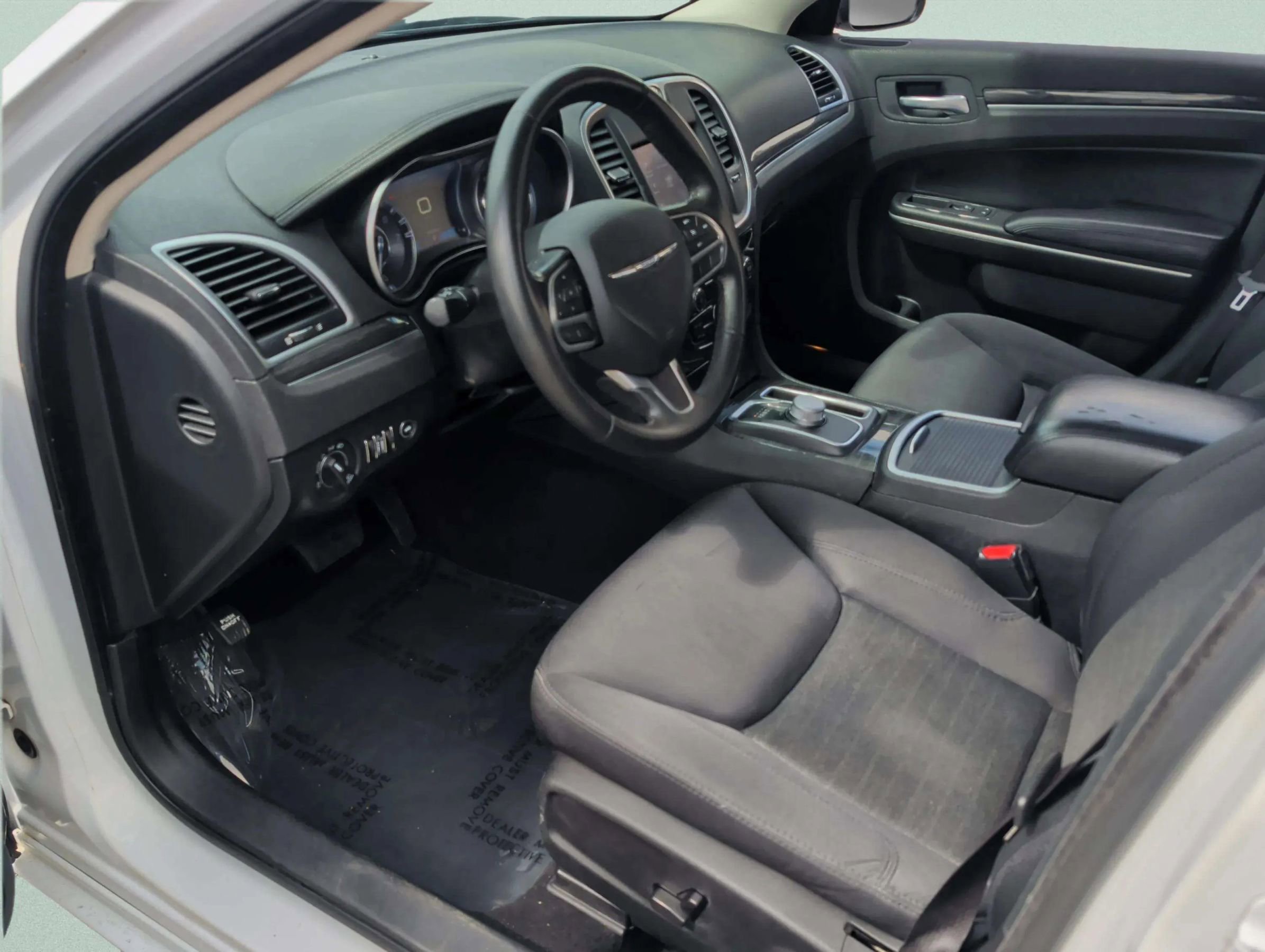 Used 2021 Chrysler 300 Touring w/ Driver Convenience Group image 28