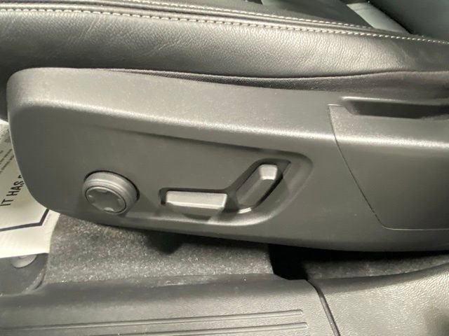 Certified 2024 Volvo XC40 B5 Plus w/ Protection Package Premier AWD/4WD image 12