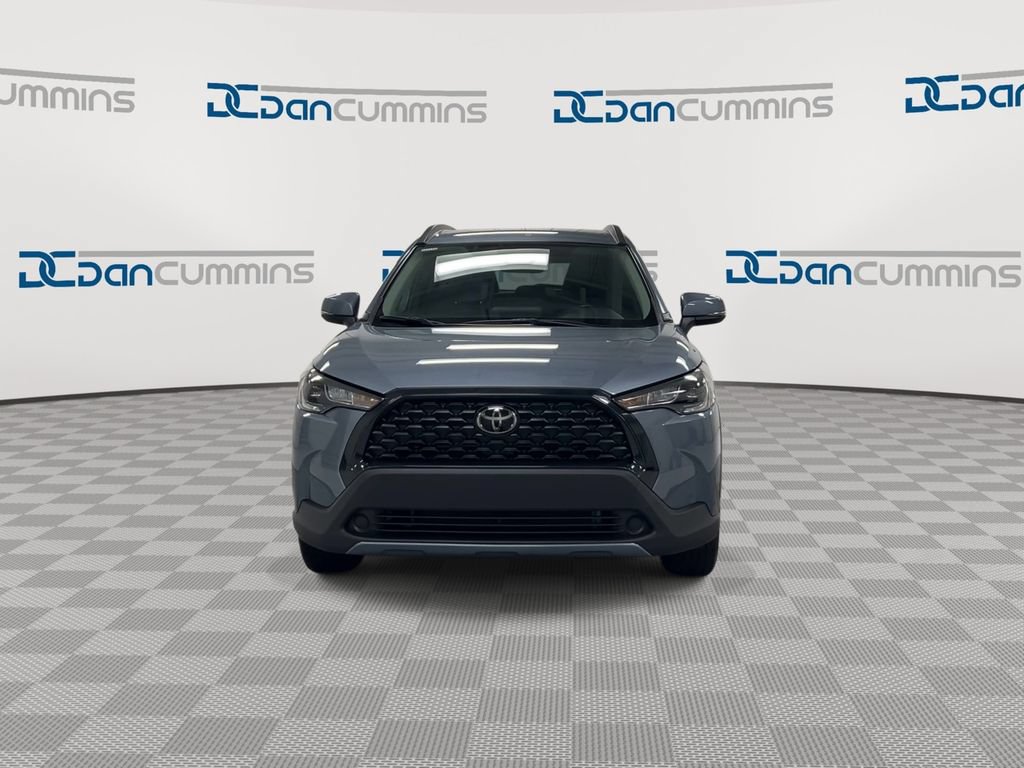 Used 2023 Toyota Corolla Cross LE FWD image 3