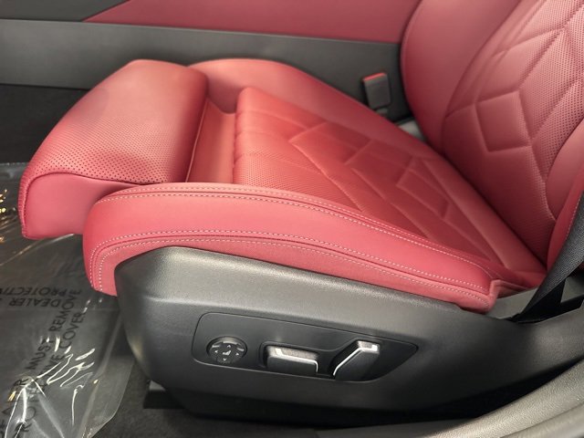 Used 2025 BMW i5 xDrive40 w/ Premium Package image 23