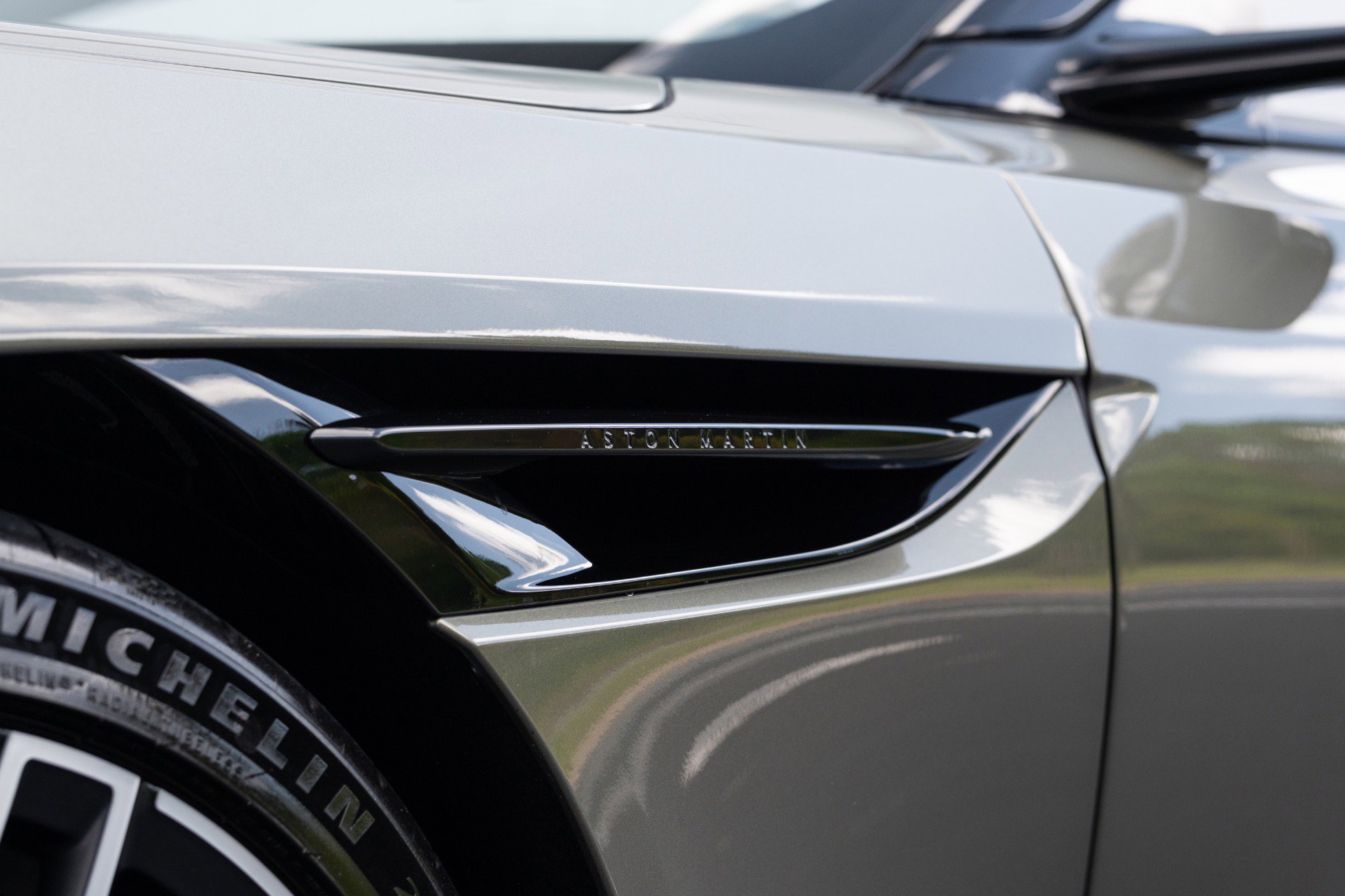 Used 2024 Aston Martin DB12 Convertible RWD image 24