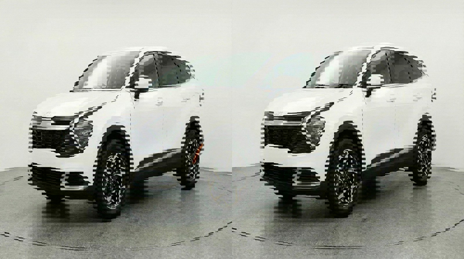 Used 2025 Kia Sportage LX image 3