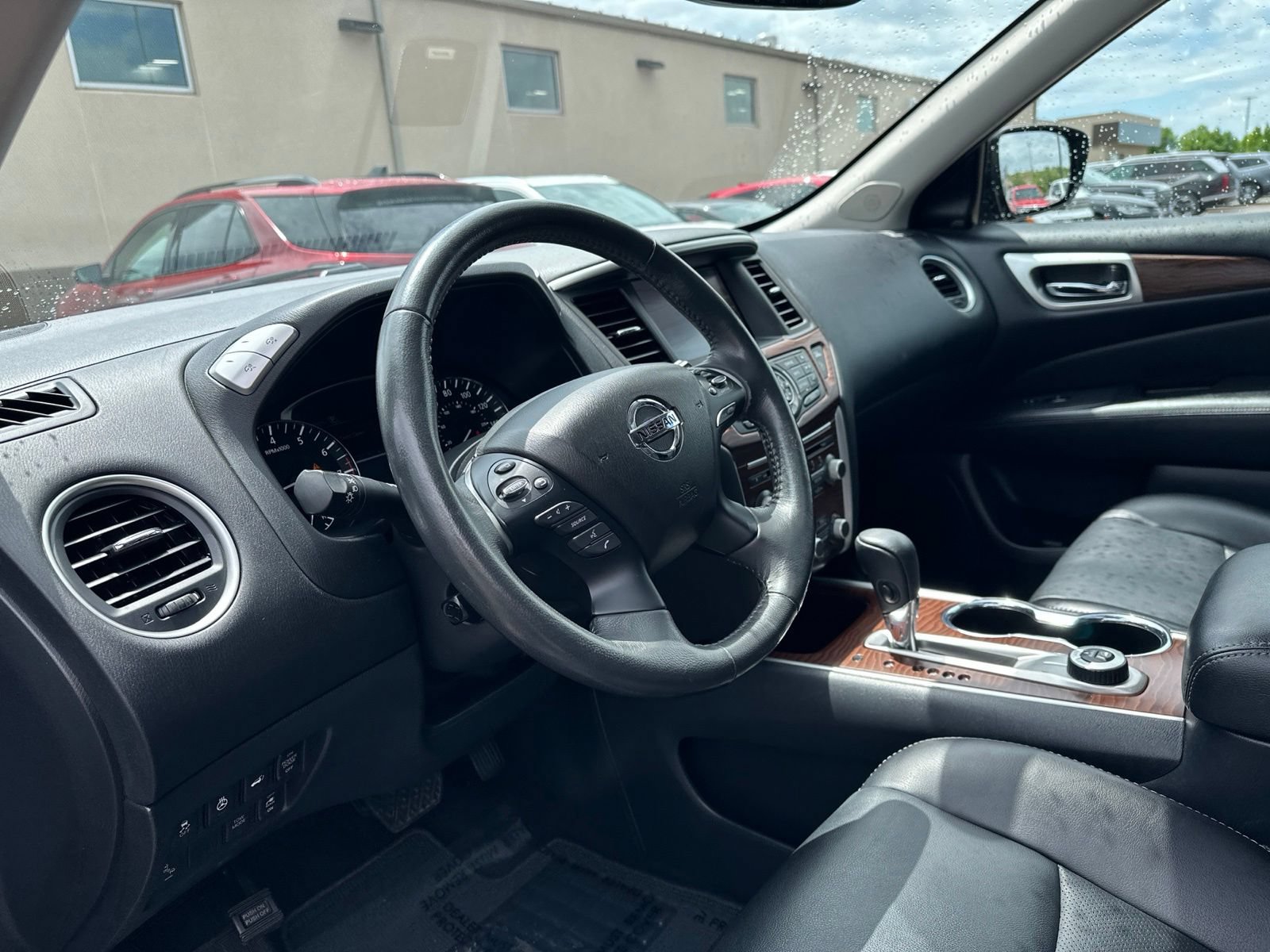 Used 2017 Nissan Pathfinder Platinum AWD/4WD image 13