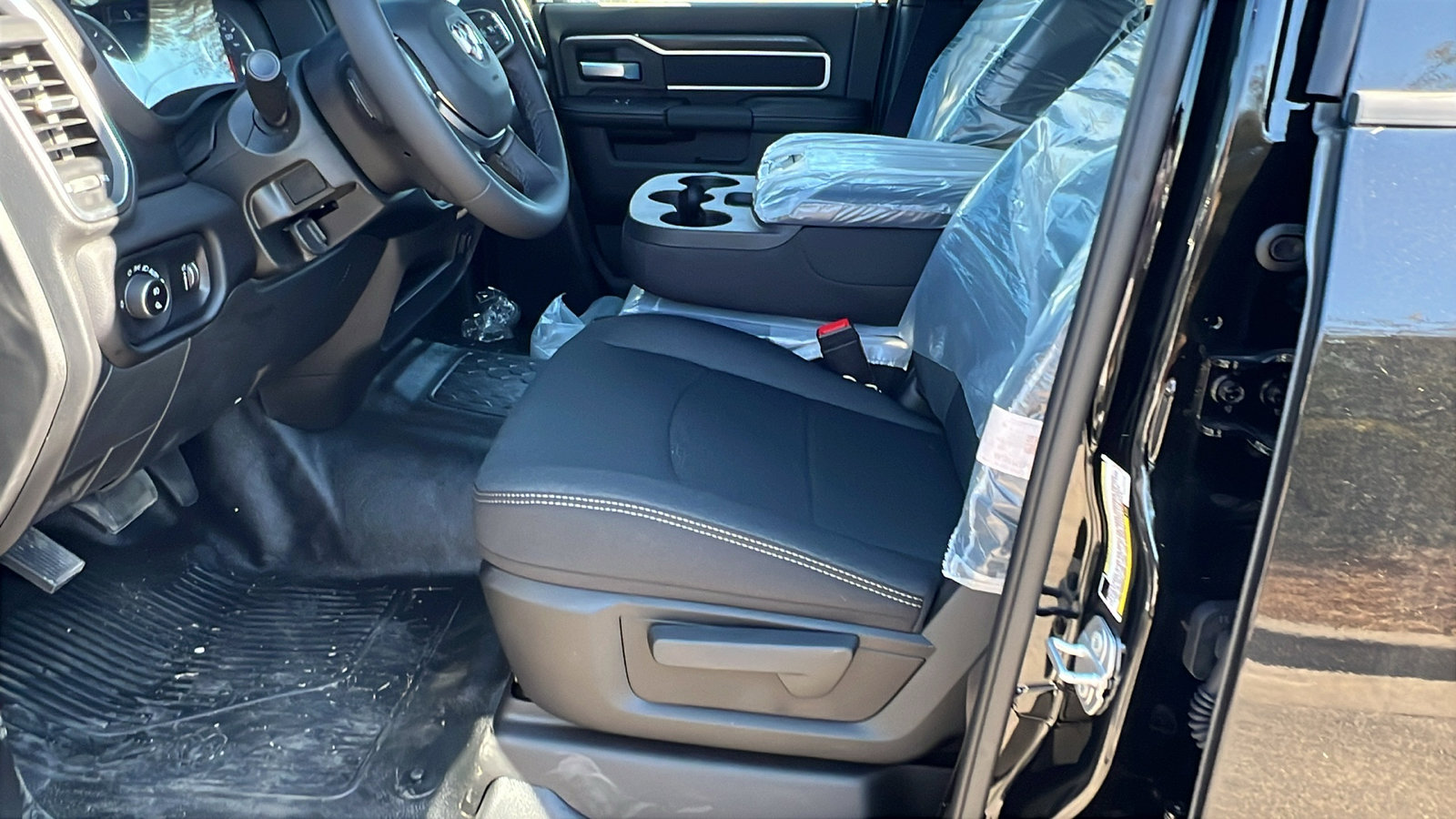 New 2025 RAM 5500 4x4 Crew Cab image 17