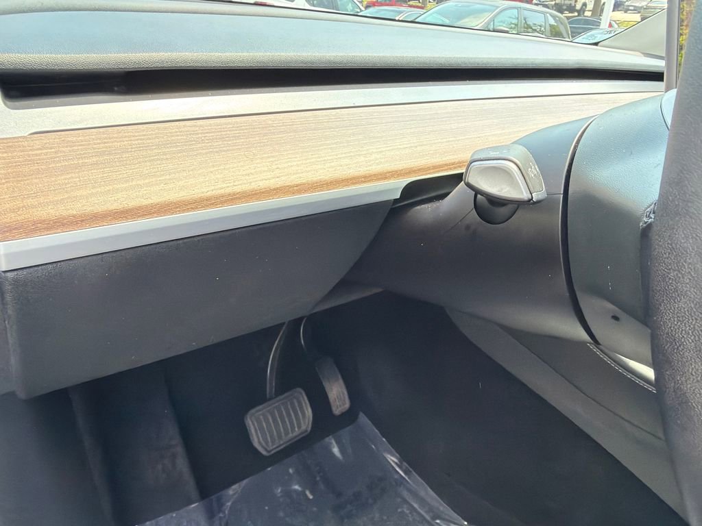 Used 2024 Tesla Model Y Long Range RWD image 30