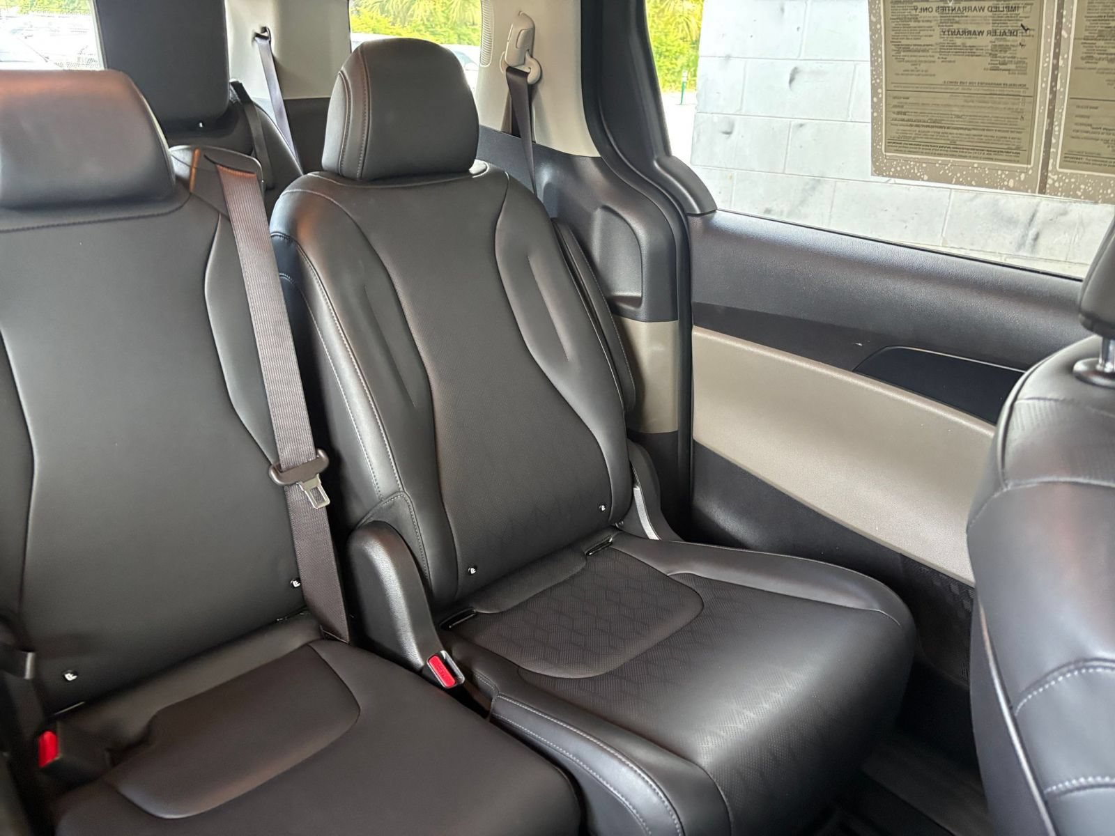 Used 2026 Kia Carnival FWD image 39